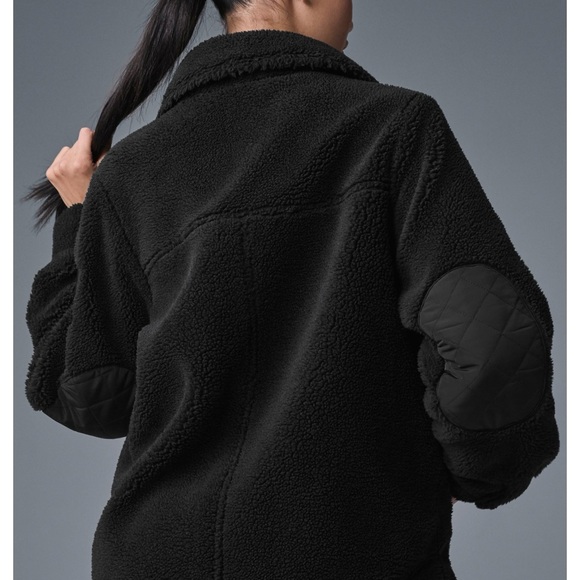 Alo Sherpa Edge Shacket in black - Picture 3 of 6